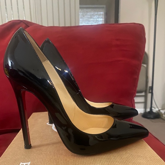 Christian Louboutin - Picture 2 of 5